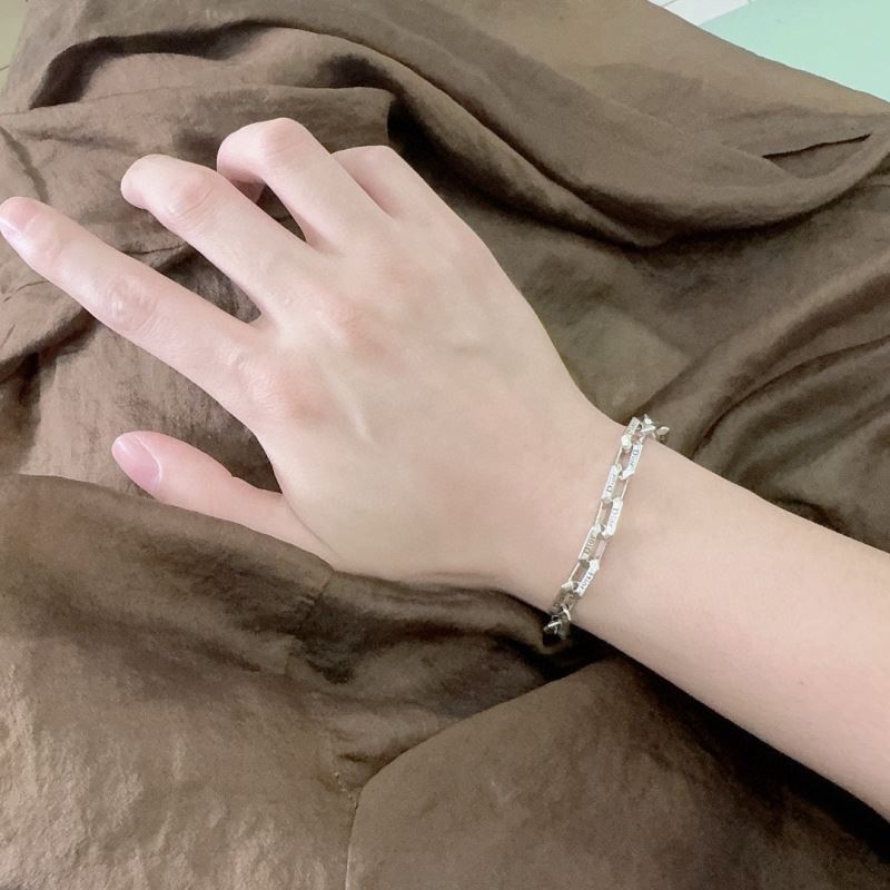 chr1st1an D10r bracelets